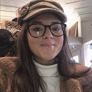 Meet your Posher, Olivia